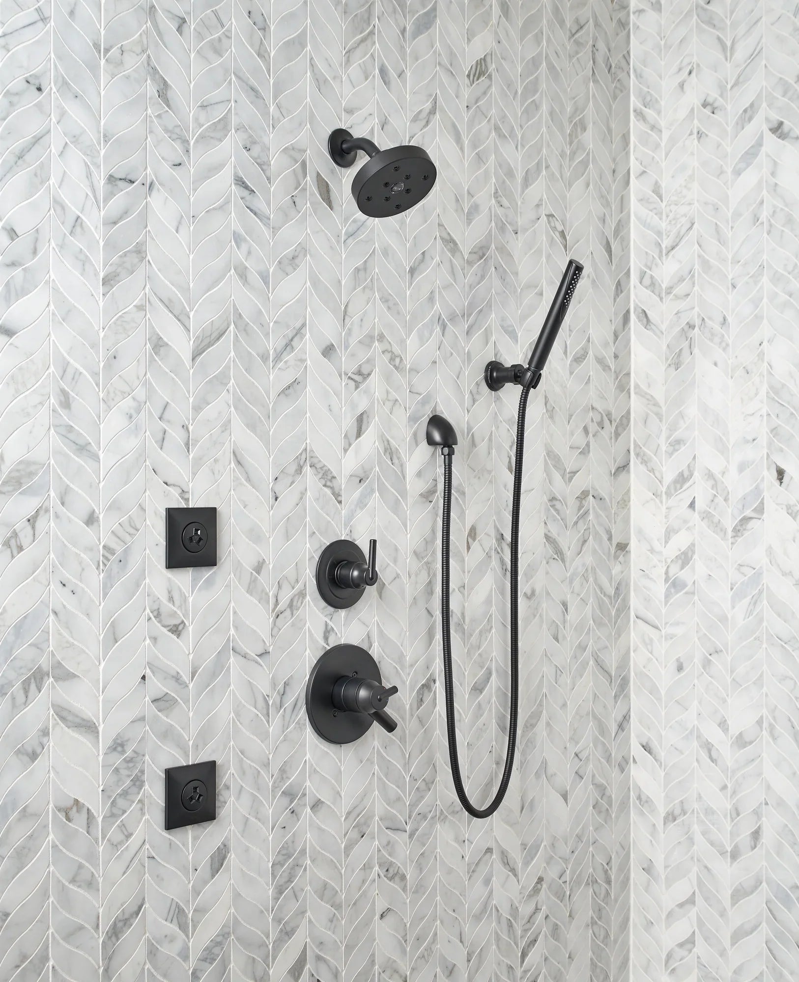 Delta Wall Elbow for Hand Sizehower in Matte Black 50560-BL